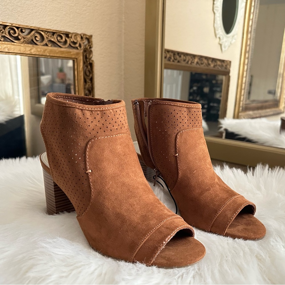 NWOT a.n.a brown suede block heels - size 9.5